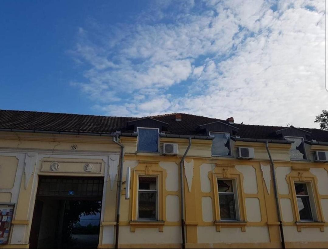 Viktorija Nova Hotel Kanjiza Exterior photo